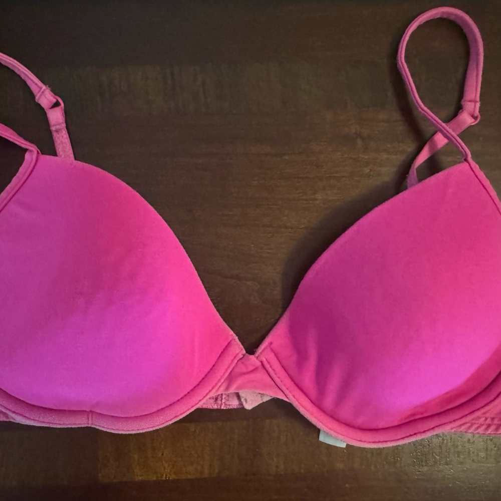 PINK Victoria's Secret Pink T-Shirt Bra with Underwire  SIZE 34C